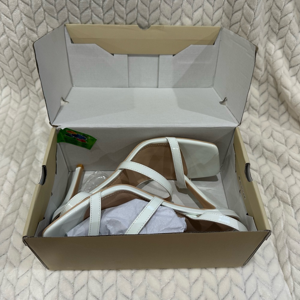 White patient heels - Picture 6 of 7